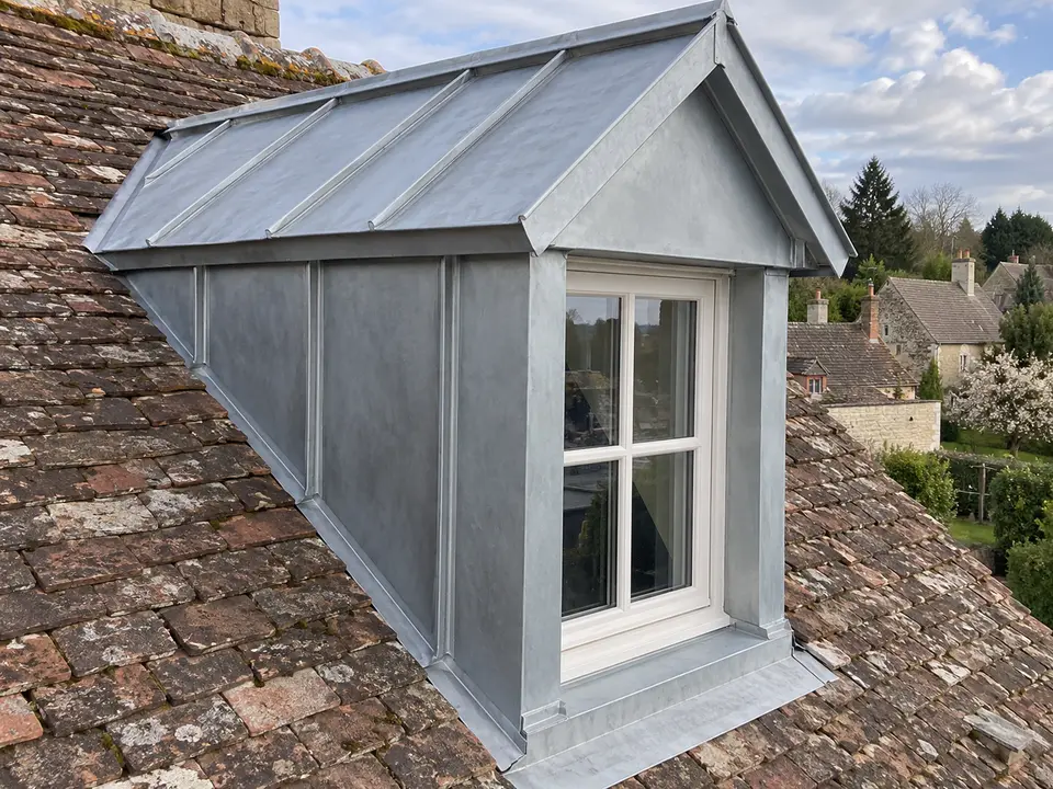 Habillage zinc d'une lucarne à Rambouillet